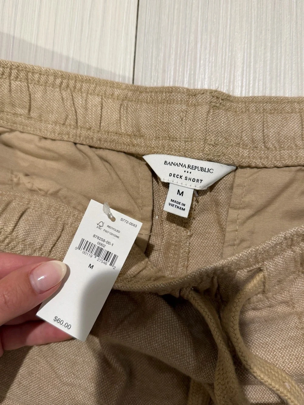 Banana Republic Men's Drawstring Shorts in Tan